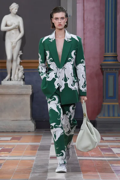 Look 25